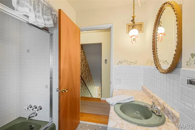 $435,000 | 7761 Becker Road, St. Louis, MO 63129