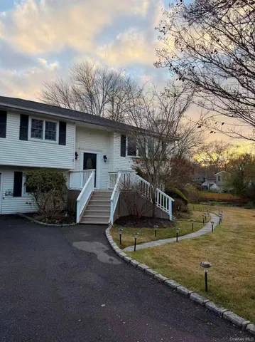 $2,800 | 34 Celia Street, Unit SECOND, East Patchogue, NY 11772