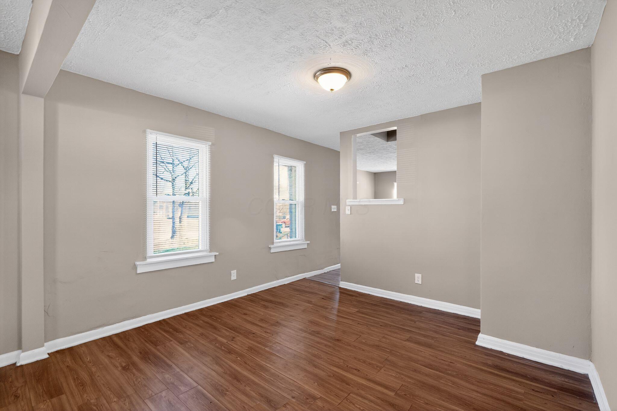 1771 Marston Road Columbus, OH 43219 - Photo 11 of 30 11_1771_Marston_Rd_Columbus_OH_43219-Liv