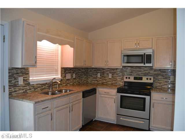 2787 WaterStone Loop High Point, NC 27265 - Photo 7 of 16 Kitchen. Immaculate kitchen !