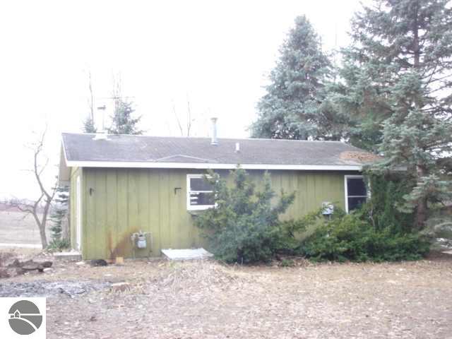 2239 East Potter Road Traverse City, MI 49696 - Photo 2 of 6 1691424-1.JPG