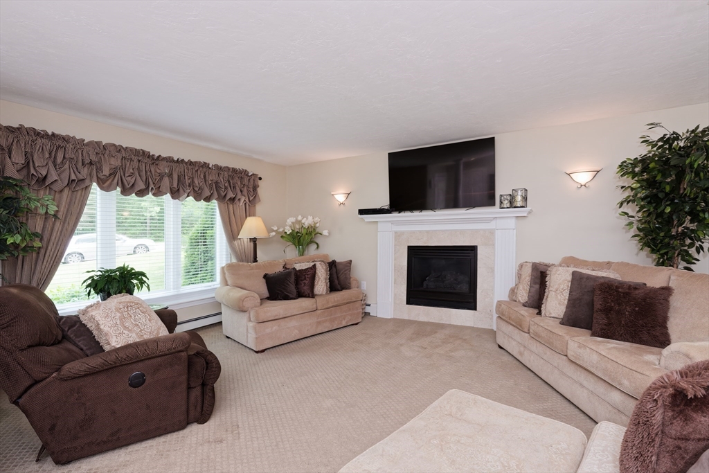 146 Hunter Road Uxbridge, MA 01569 - Photo 14 of 40 Gallery Image 14