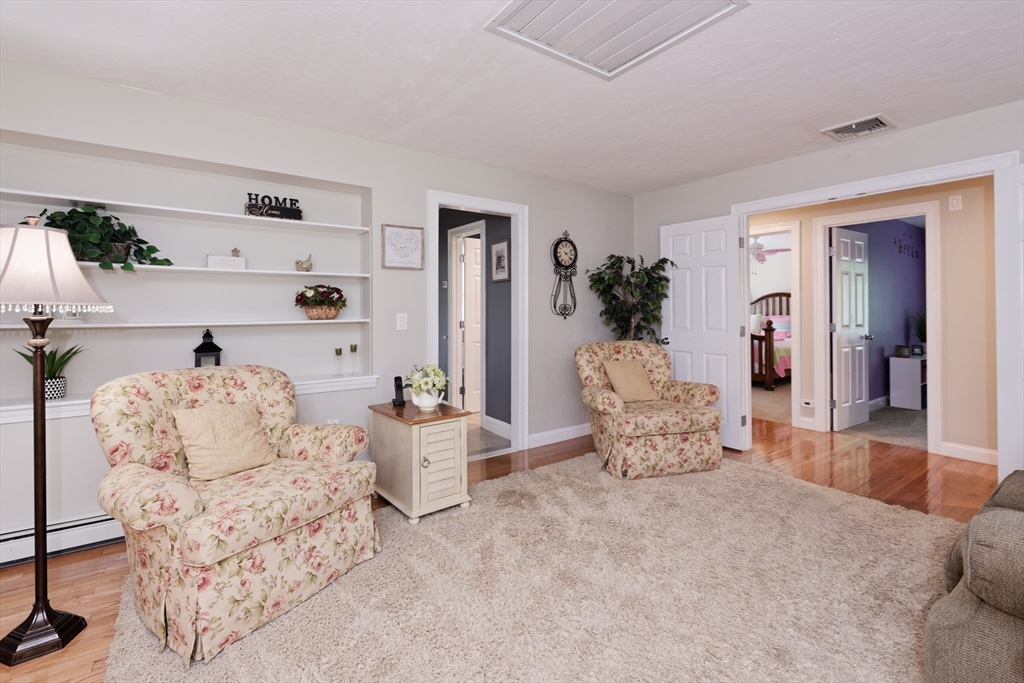 146 Hunter Road Uxbridge, MA 01569 - Photo 16 of 40 Gallery Image 16