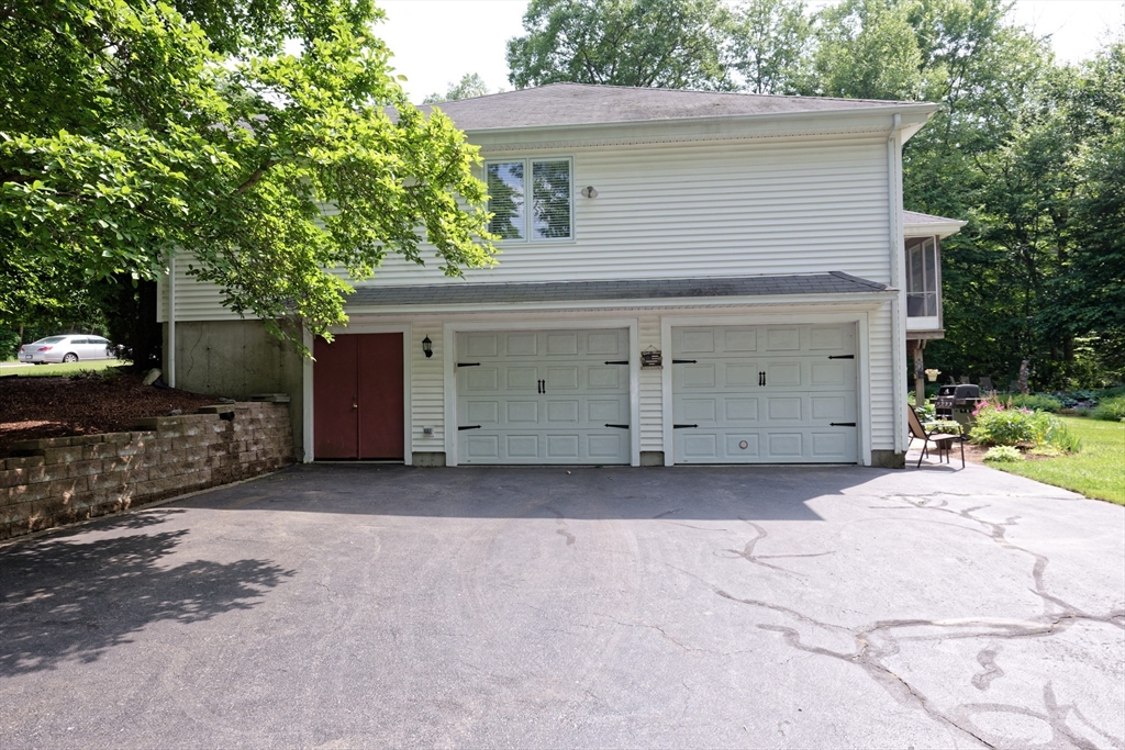 146 Hunter Road Uxbridge, MA 01569 - Photo 2 of 40 Gallery Image 2