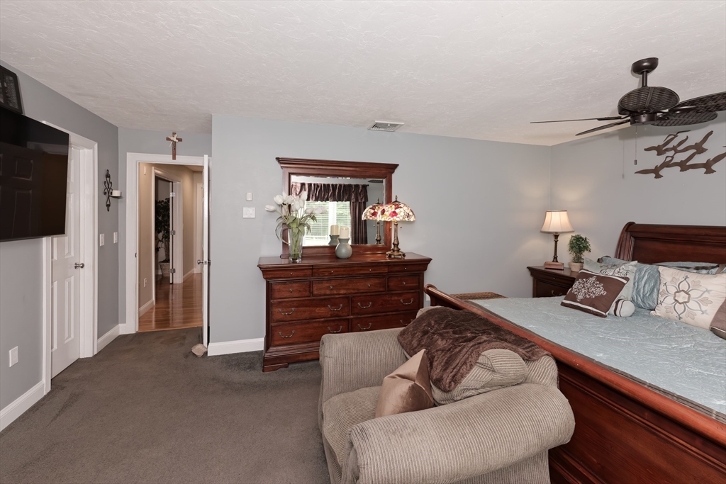146 Hunter Road Uxbridge, MA 01569 - Photo 23 of 40 Gallery Image 23