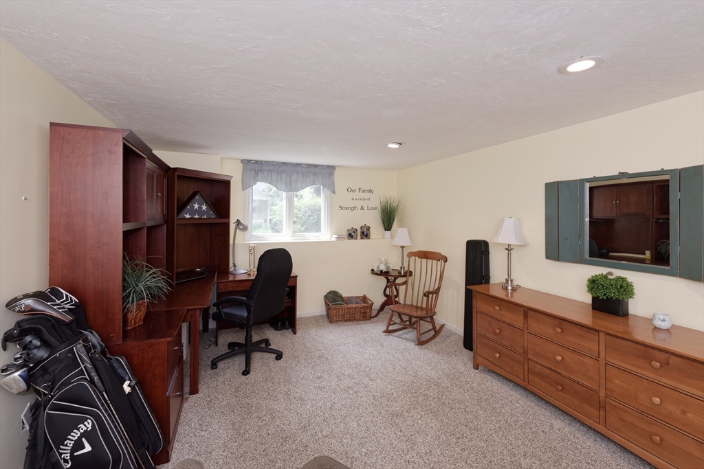 146 Hunter Road Uxbridge, MA 01569 - Photo 26 of 40 Gallery Image 26