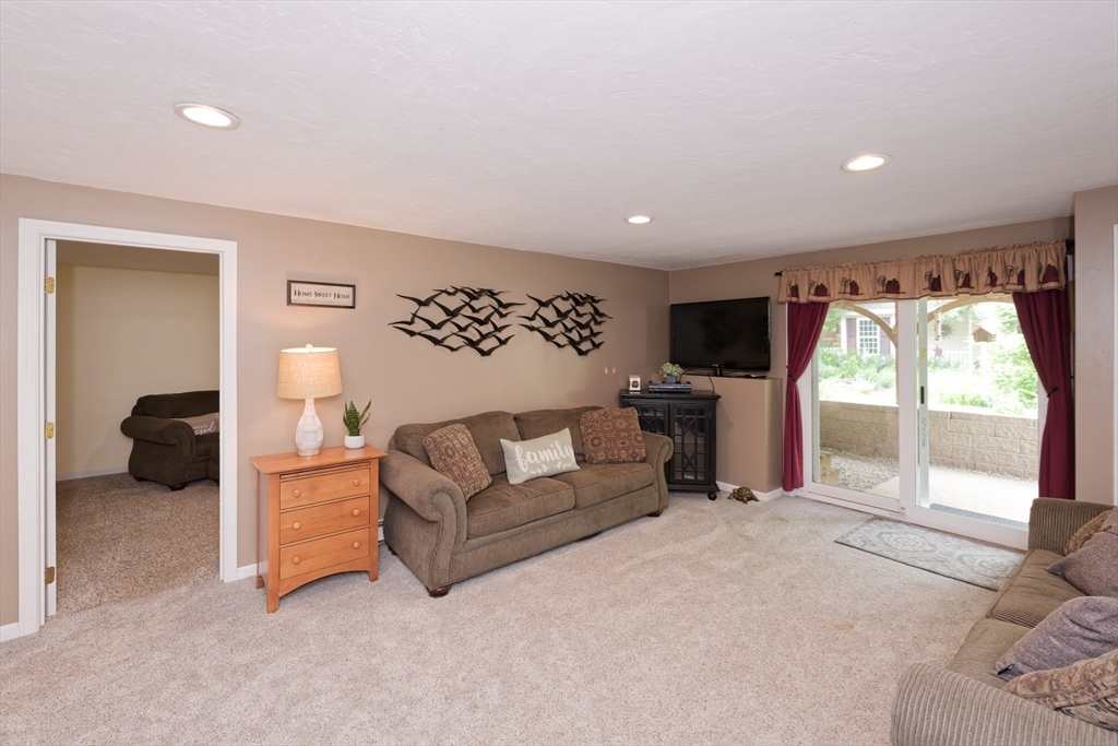 146 Hunter Road Uxbridge, MA 01569 - Photo 29 of 40 Gallery Image 29