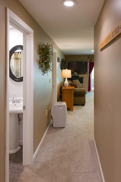 146 Hunter Road Uxbridge, MA 01569 - Photo 32 of 40 Gallery Image 32