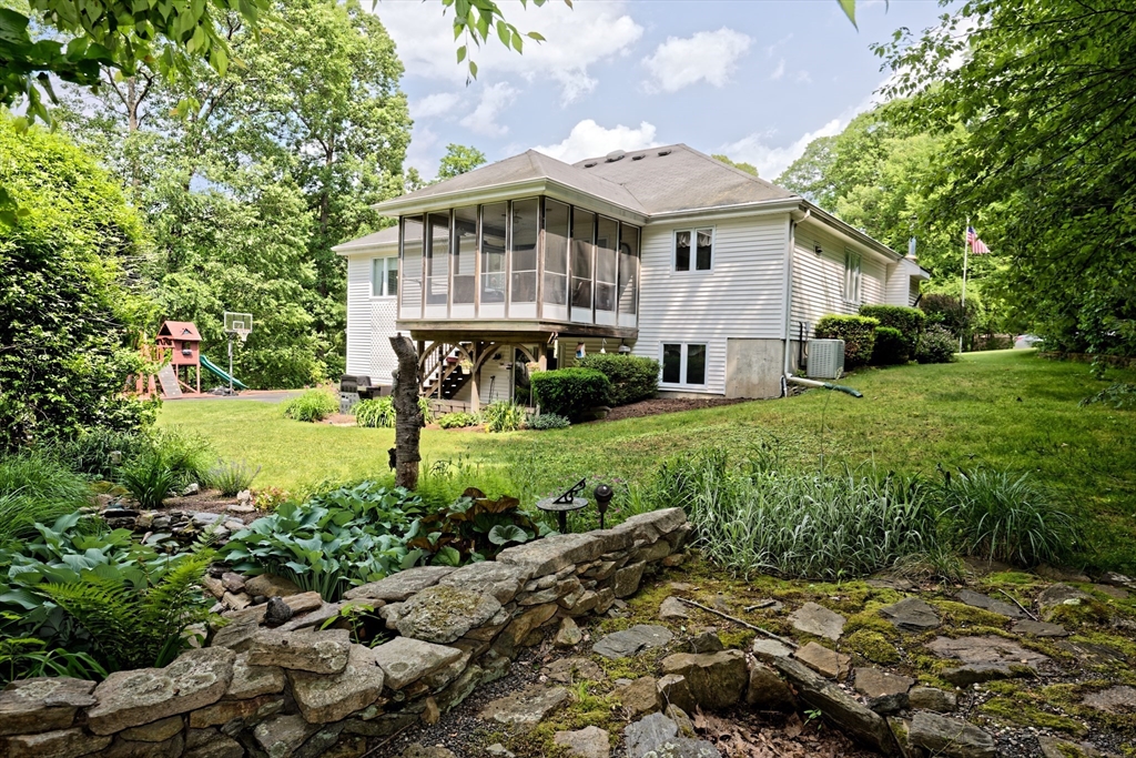 146 Hunter Road Uxbridge, MA 01569 - Photo 35 of 40 Gallery Image 35