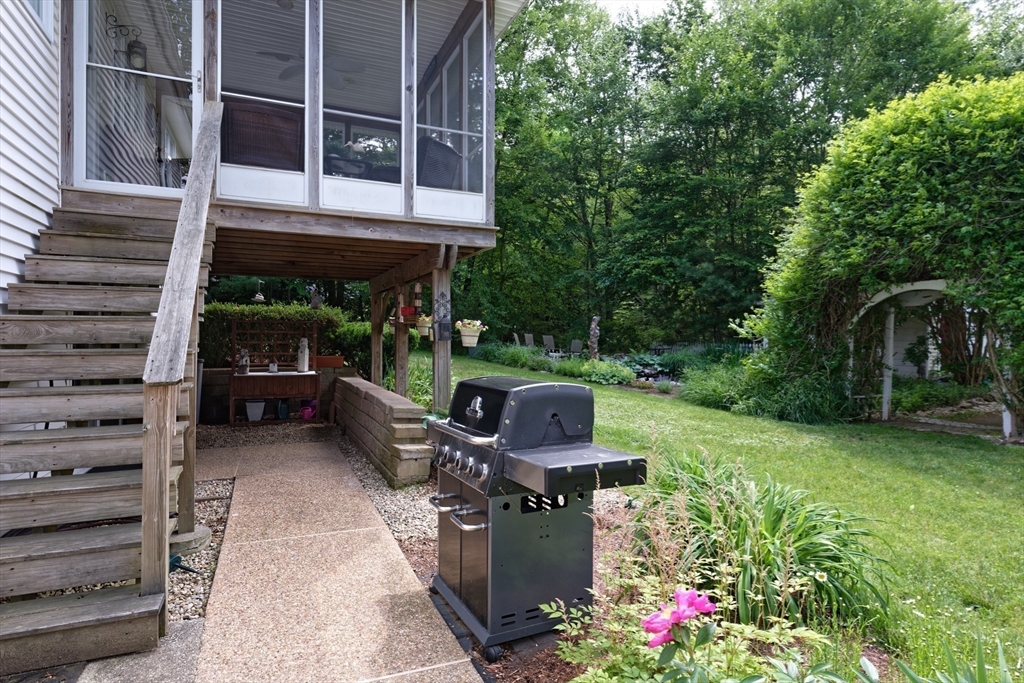 146 Hunter Road Uxbridge, MA 01569 - Photo 6 of 40 Gallery Image 6