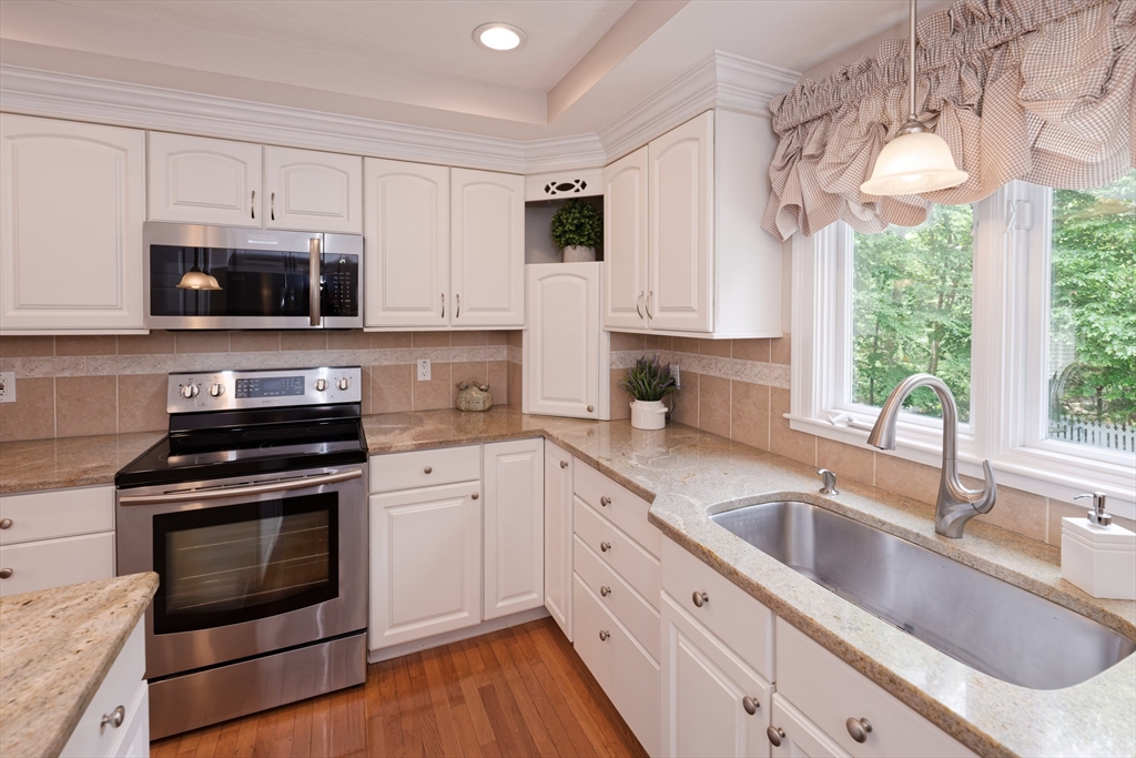 146 Hunter Road Uxbridge, MA 01569 - Photo 10 of 40 Gallery Image 10