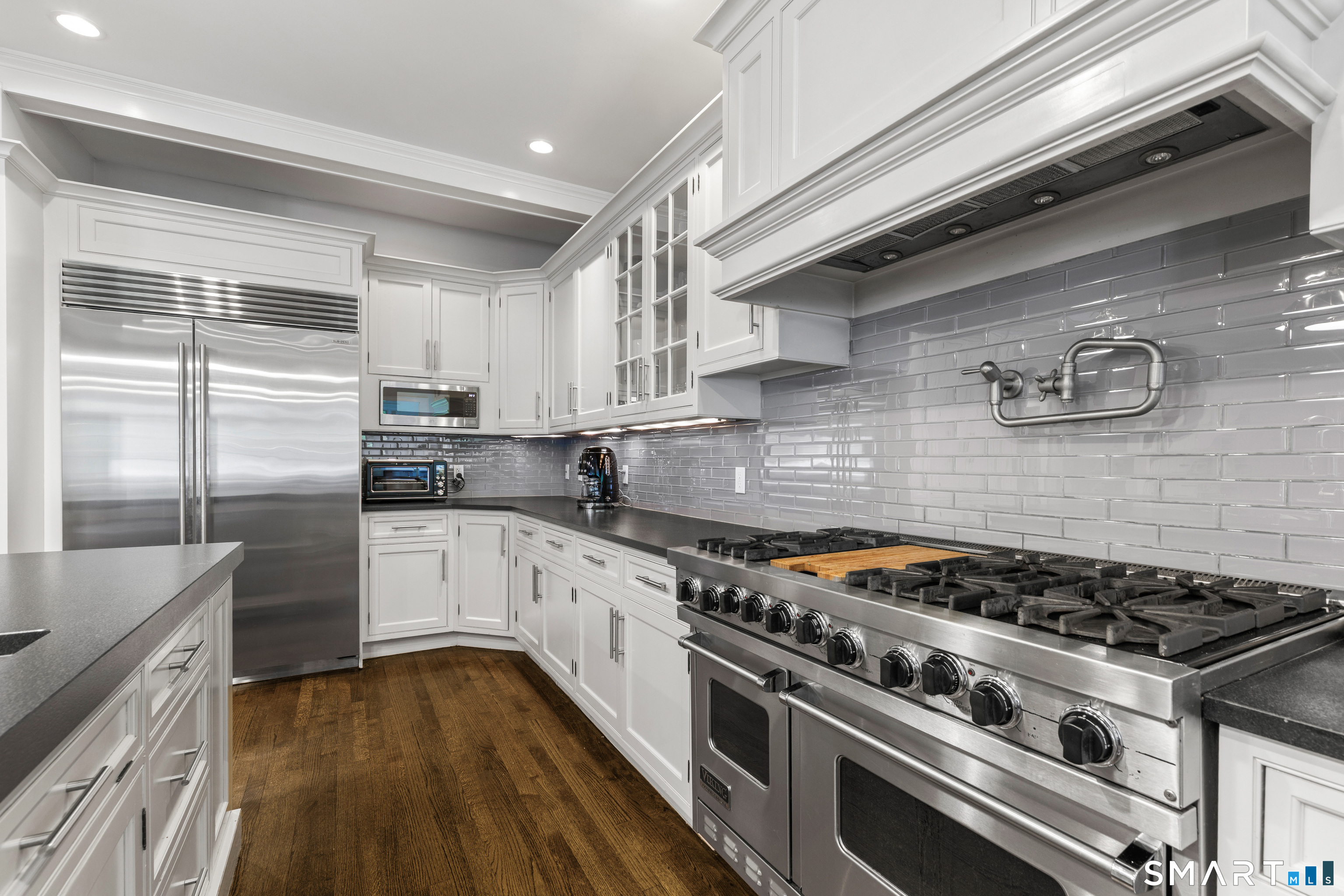 474 Brookside Road New Canaan, CT 06840 - Photo 10 of 40 Gallery Image 10