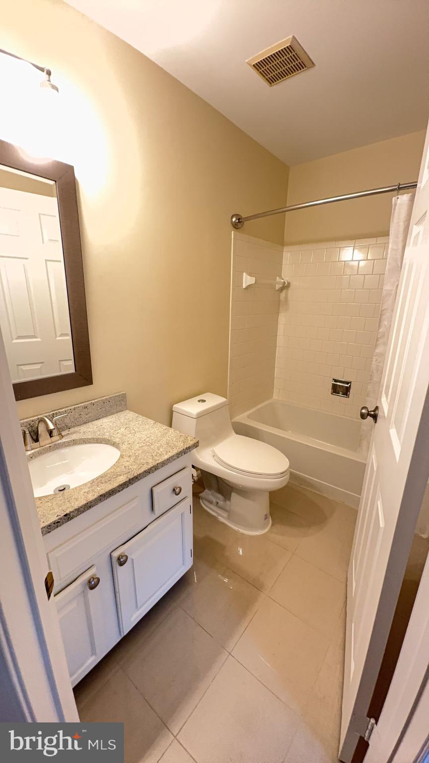 6610 Cypress Point Road Alexandria, VA 22312 - Photo 21 of 27 Full Bath in Room