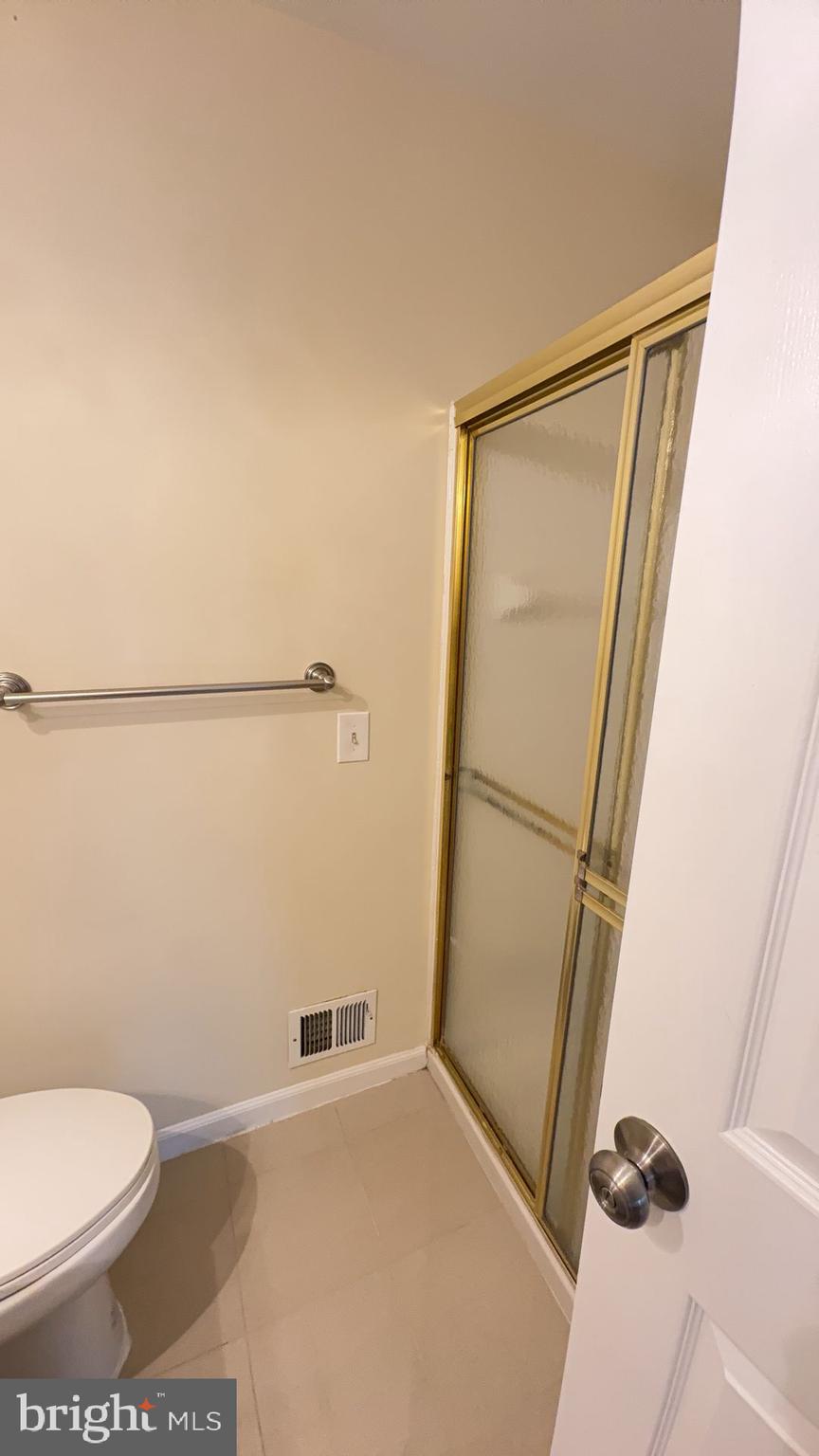 6610 Cypress Point Road Alexandria, VA 22312 - Photo 27 of 27 Full Bath in Room