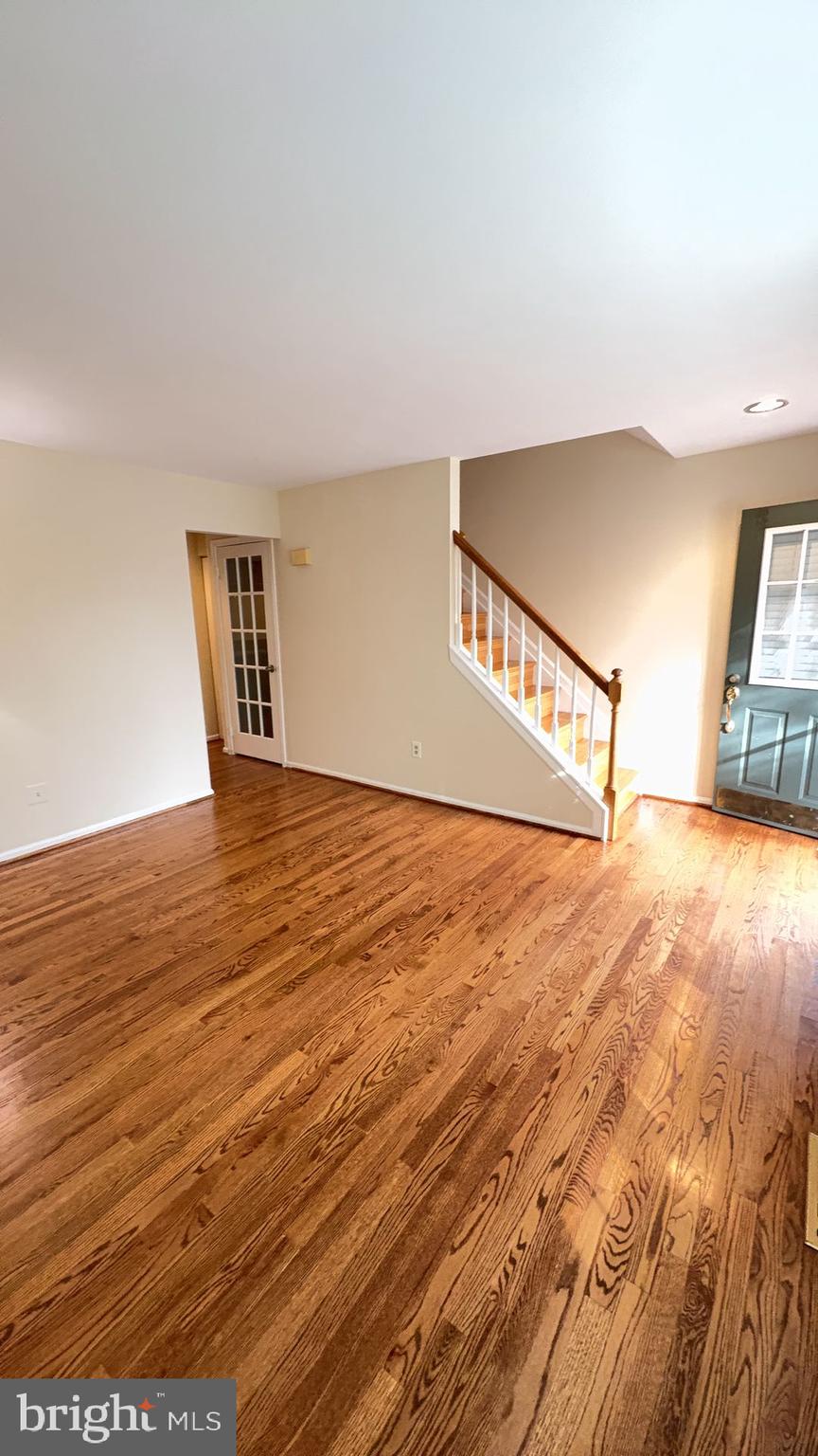 6610 Cypress Point Road Alexandria, VA 22312 - Photo 3 of 27 Living Room