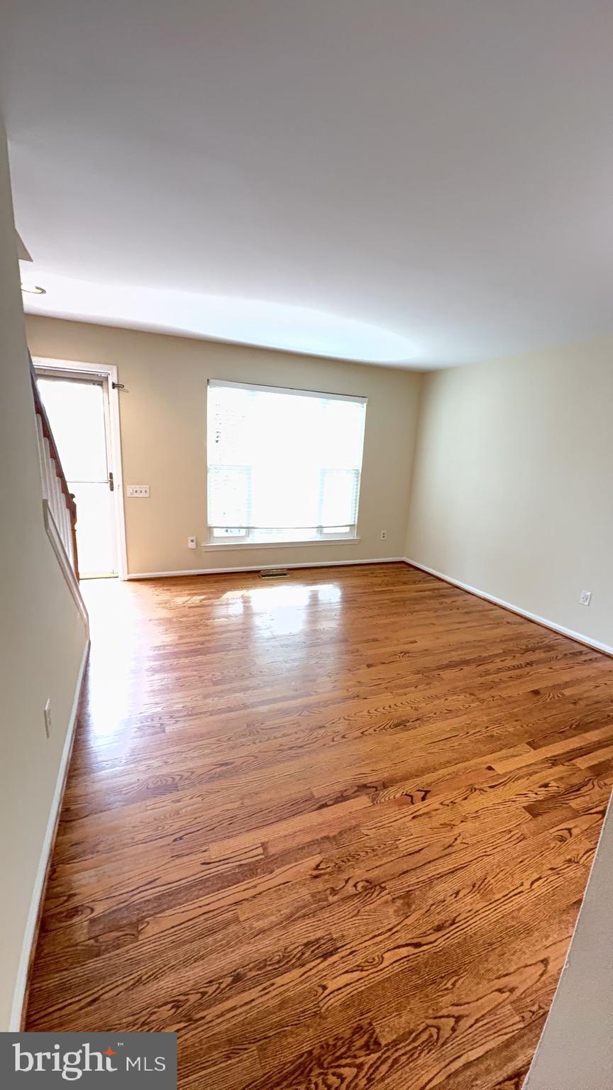6610 Cypress Point Road Alexandria, VA 22312 - Photo 4 of 27 Living Room