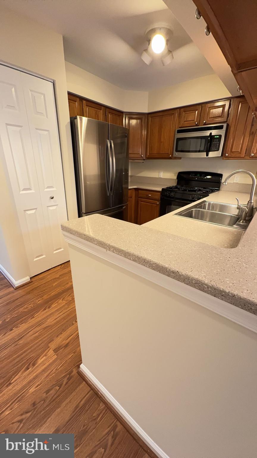 6610 Cypress Point Road Alexandria, VA 22312 - Photo 7 of 27 Kitchen