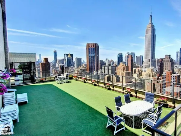 $1,275,000 | 160 East 38th Street, Unit 11A | Murray Hill