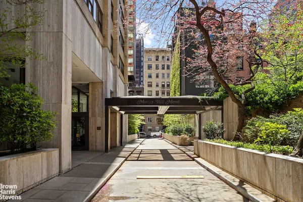 $1,275,000 | 160 East 38th Street, Unit 11A | Murray Hill
