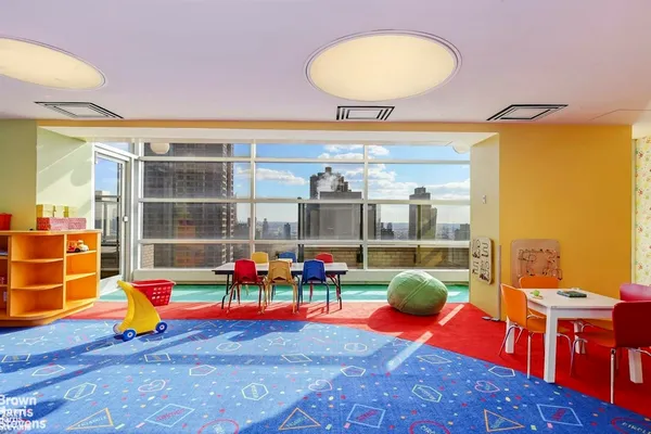$1,275,000 | 160 East 38th Street, Unit 11A | Murray Hill