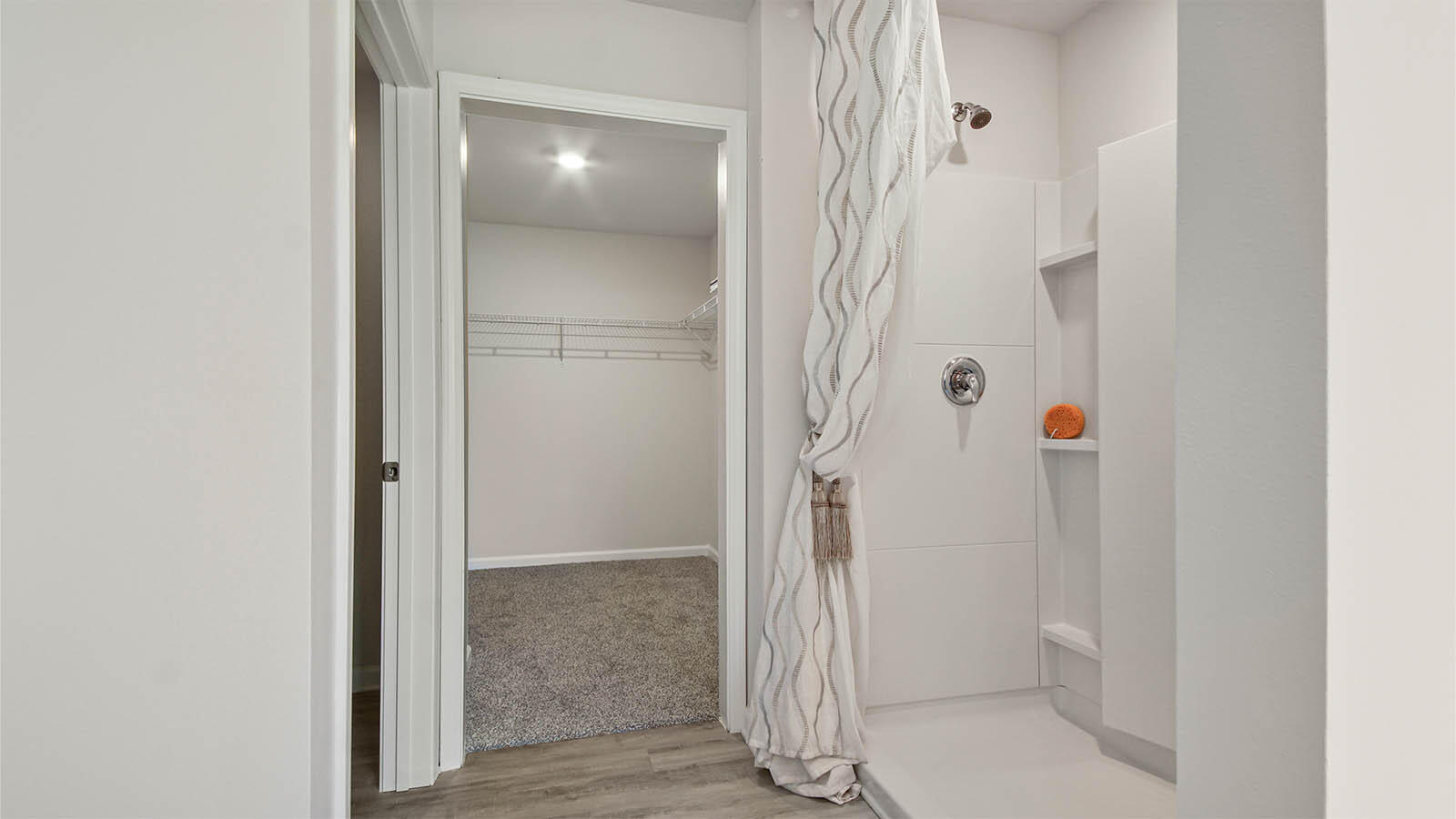 31 Riverwalk Circle Freeport, FL 32439 - Photo 19 of 38 a view of a bathroom