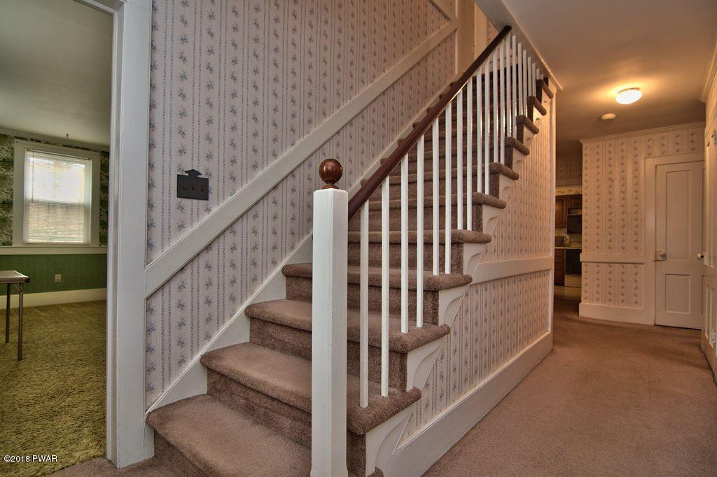 915 Long Ridge Road Hawley, PA 18428 - Photo 54 of 64 Foyer