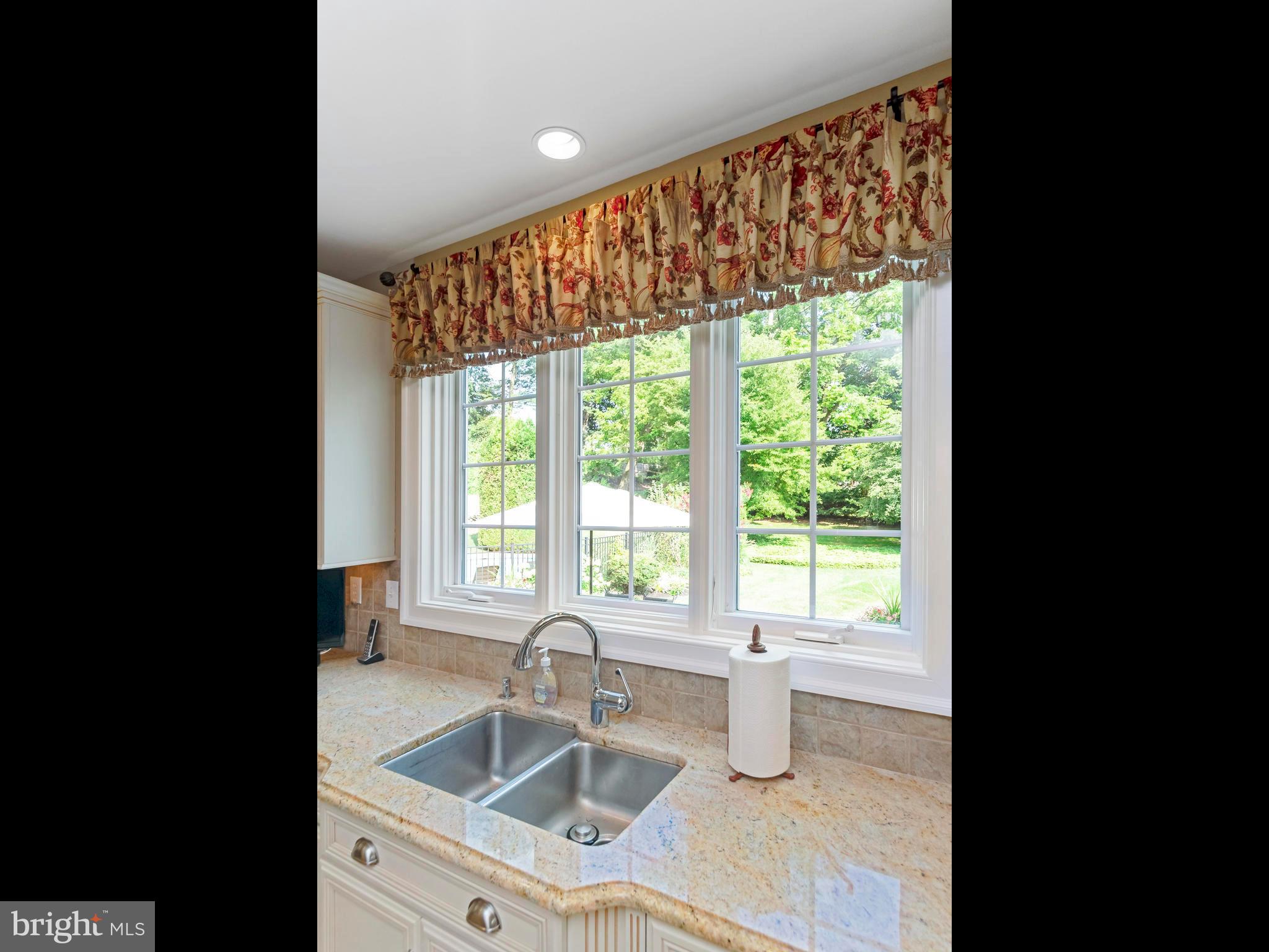 647 Brooke Road Wayne, PA 19087 - Photo 13 of 42