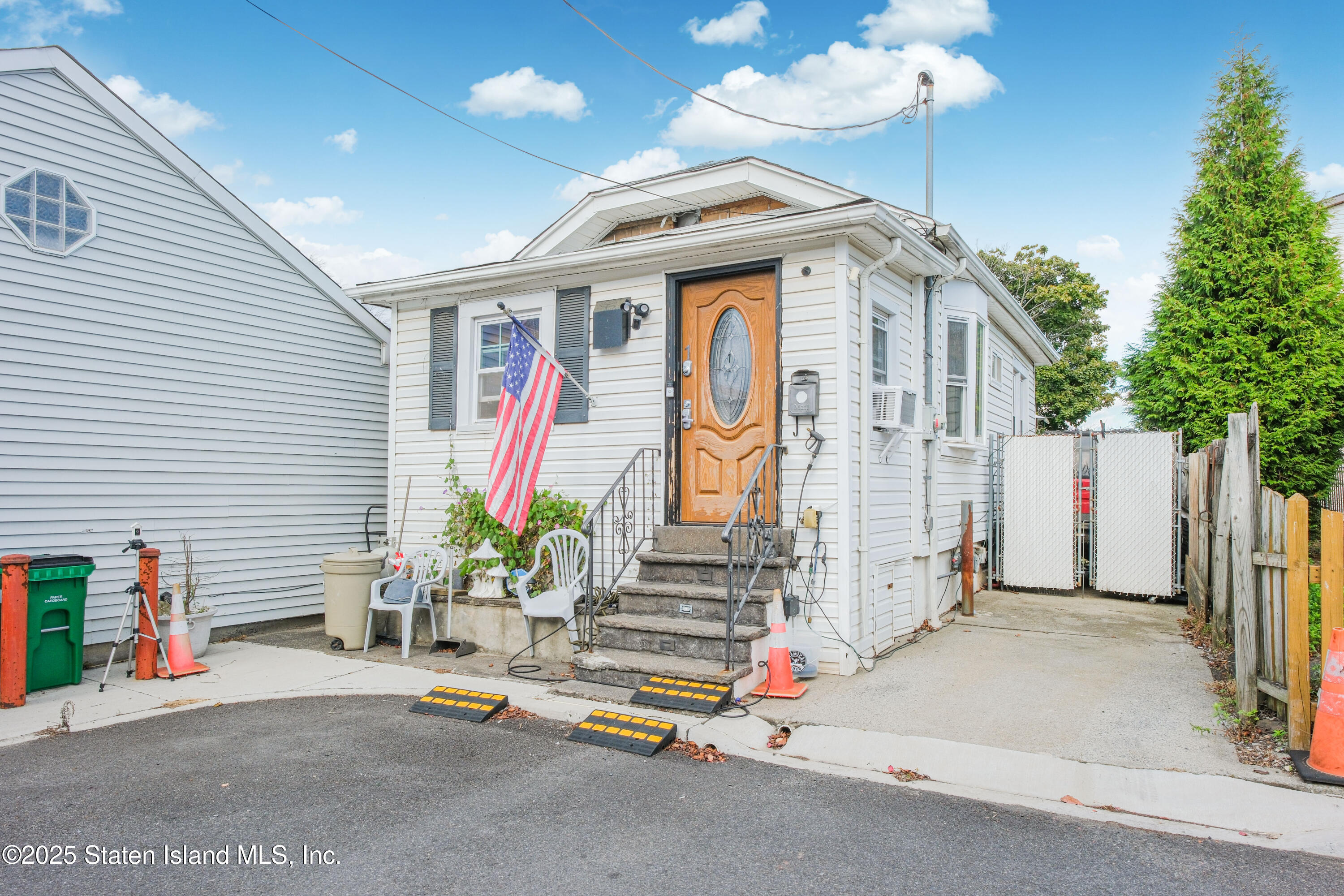 1 Milbank Road Staten Island, NY 10306 - Photo 2 of 34 Photo Oct 26 2025, 12 46 56 AM