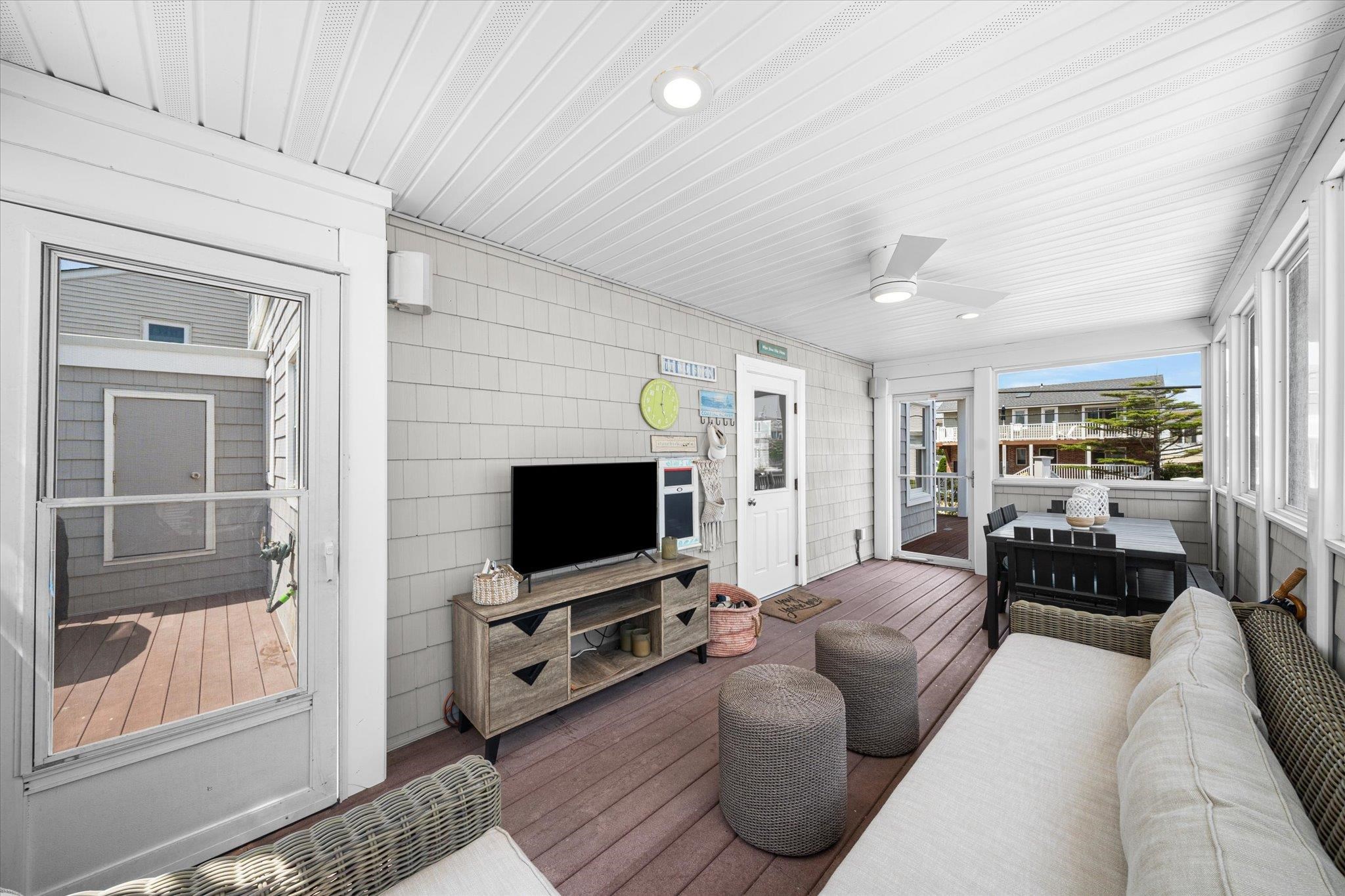 8610 3rd Stone Harbor, NJ 08247 - Photo 8 of 46 a living room with furniture and a flat screen tv