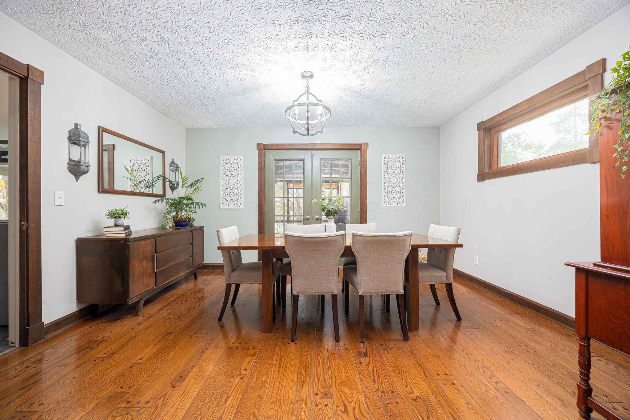 5987 Dublin Road Delaware, OH 43015 - Photo 26 of 116 Dining room with doors to screened porch