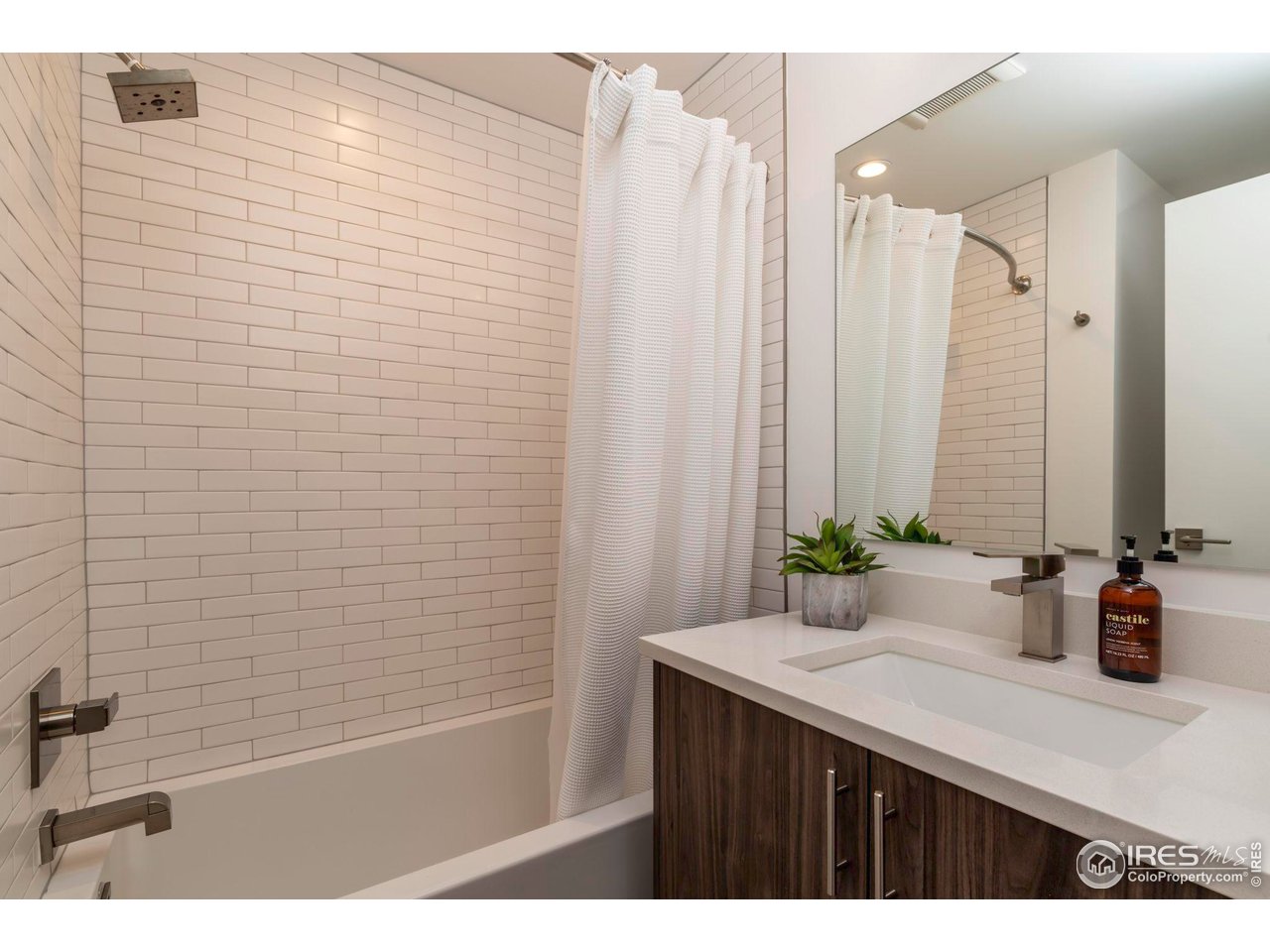 2465 Walnut Street, Unit 7 Boulder, CO 80302 - Photo 19 of 36 Secondary Full Bathroom