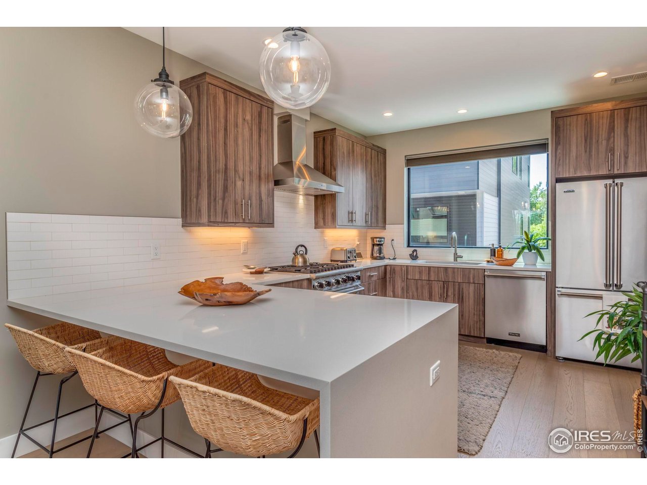 2465 Walnut Street, Unit 7 Boulder, CO 80302 - Photo 2 of 36 Kitchen & Breakfast Bar