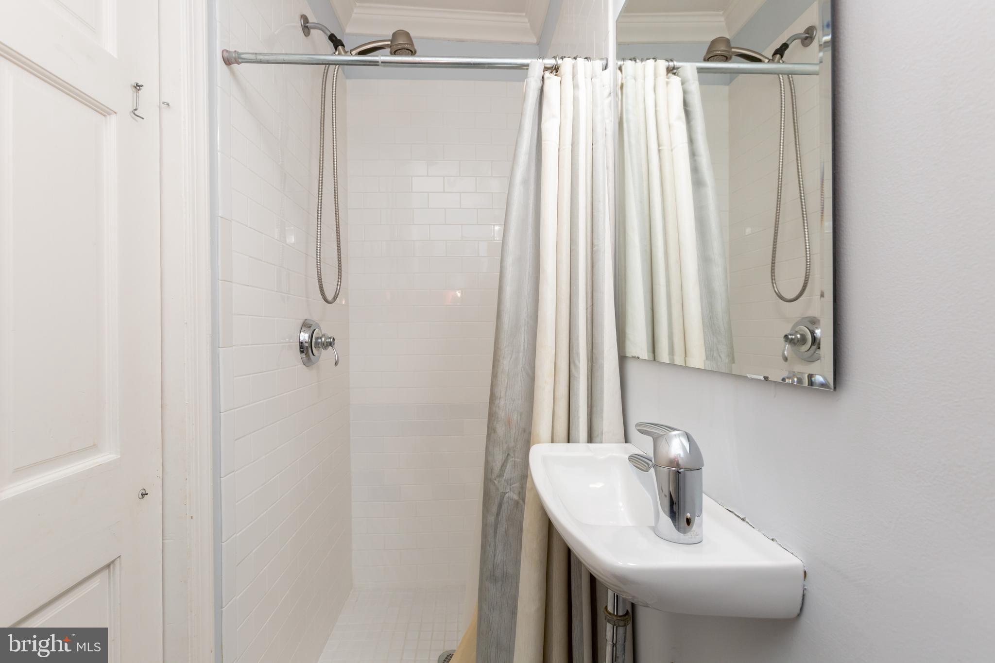 524 10th Street Southeast Washington, DC 20003 - Photo 8 of 20