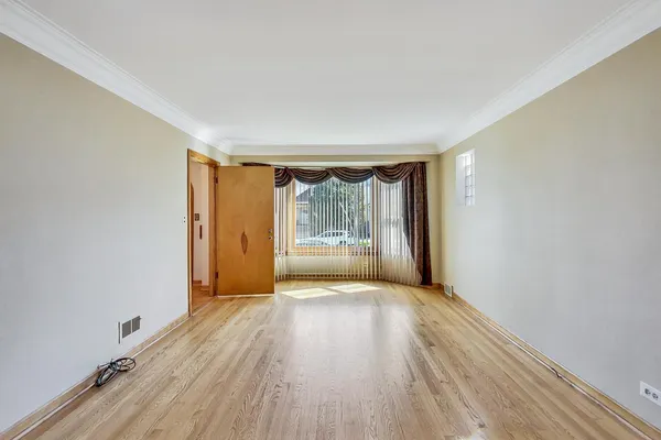 $2,550 | 5644 North Meade Avenue, Unit 1, Chicago, IL 60646