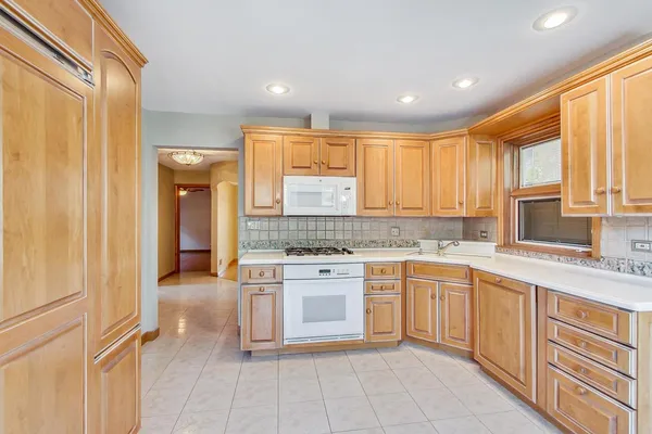 $2,550 | 5644 North Meade Avenue, Unit 1, Chicago, IL 60646
