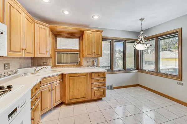 $2,550 | 5644 North Meade Avenue, Unit 1, Chicago, IL 60646