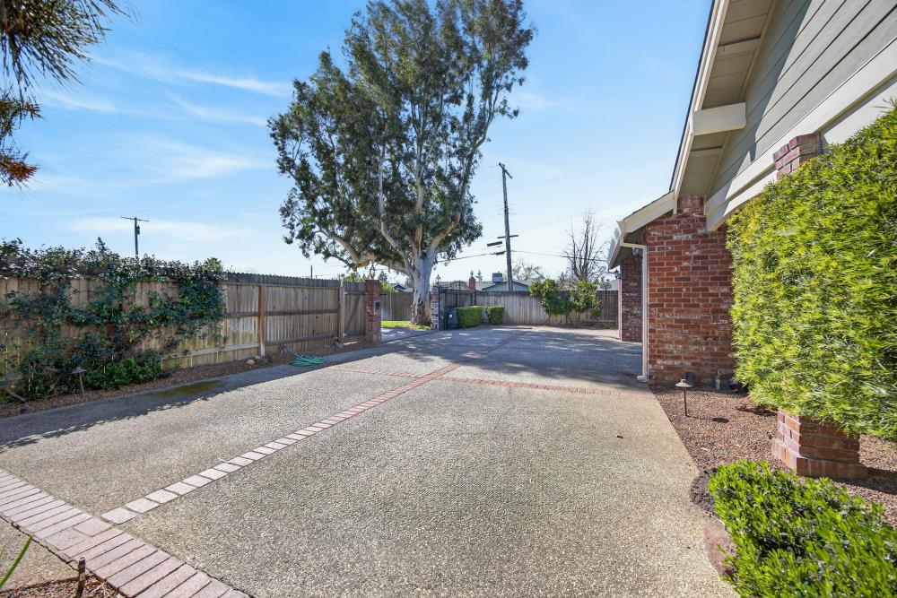 1913 Belcot Road Sacramento, CA 95825 - Photo 39 of 66