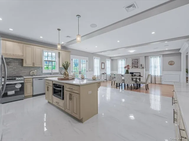$2,399,000 | 233-17 38th Drive | Douglaston