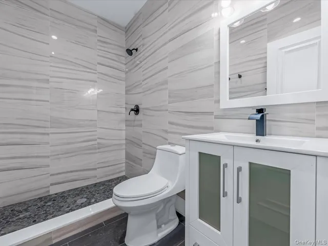 $2,399,000 | 233-17 38th Drive | Douglaston