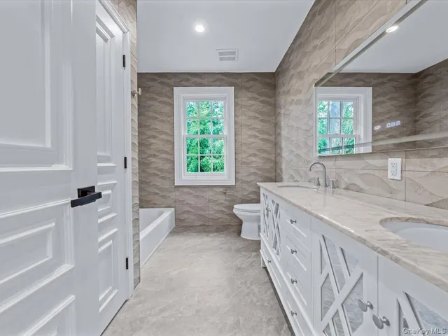 $2,399,000 | 233-17 38th Drive | Douglaston