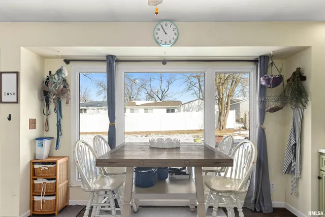 $149,900 | 1506 Woodbine Drive, Washington, IL 61571