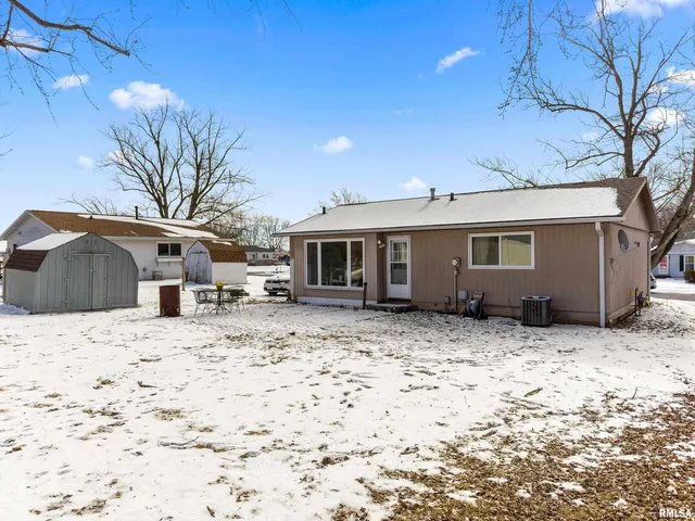 $149,900 | 1506 Woodbine Drive, Washington, IL 61571