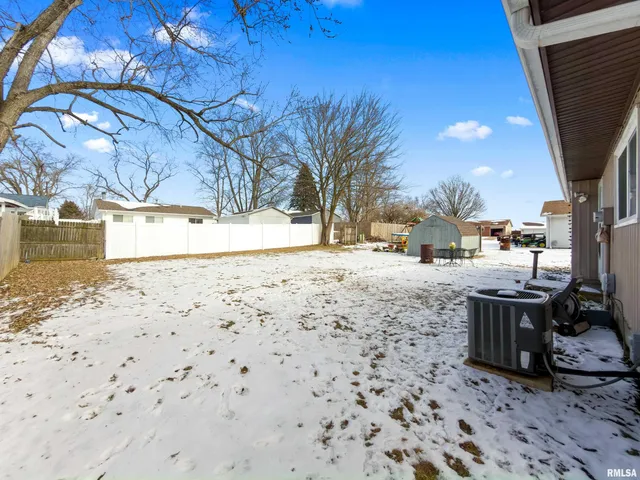 $149,900 | 1506 Woodbine Drive, Washington, IL 61571