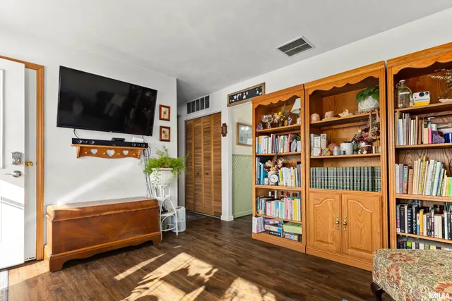 $149,900 | 1506 Woodbine Drive, Washington, IL 61571