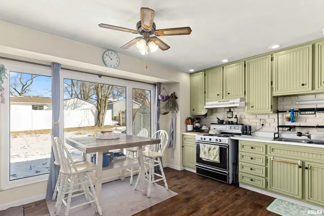 $149,900 | 1506 Woodbine Drive, Washington, IL 61571