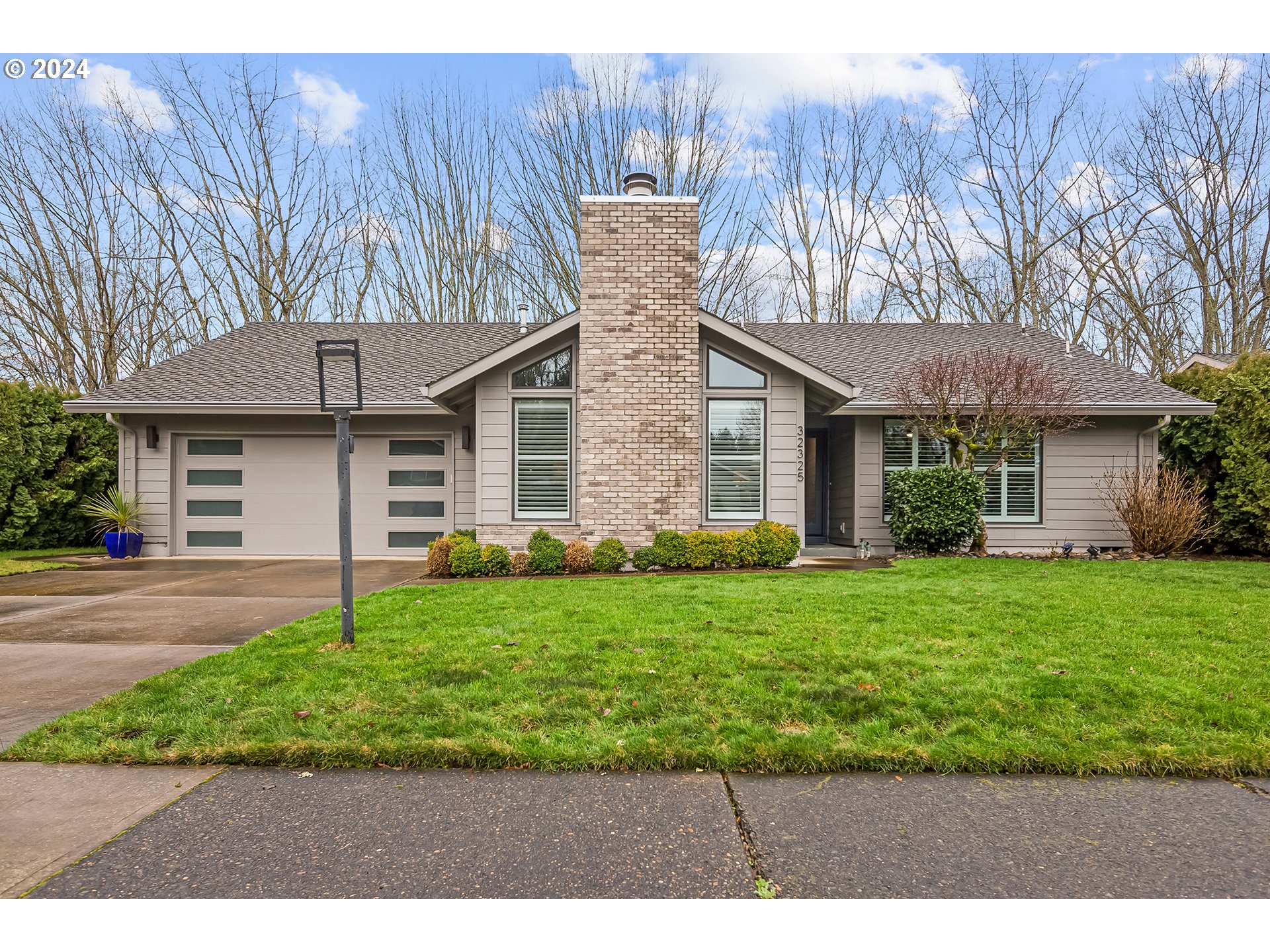 32325 Southwest Estates Post Road Wilsonville, OR 97070 - Photo 1 of 28 Gallery Image 1