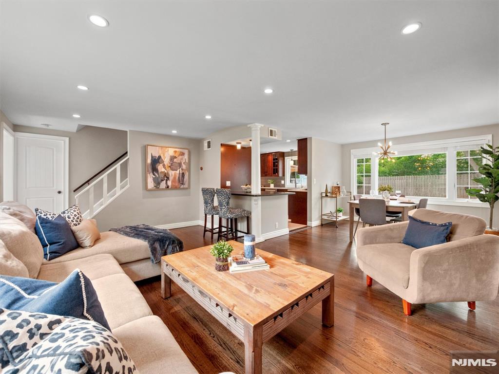 47 West Saddle River Road Waldwick, NJ 07463 - Photo 4 of 26