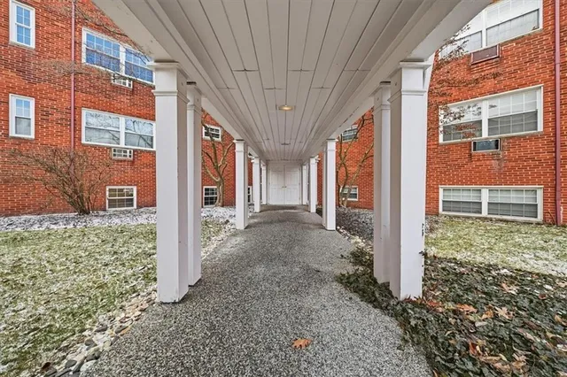 a view of a entrance of the house