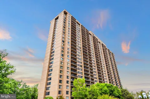 $289,900 | 3701 South George Mason Drive, Unit 916N, Falls Church, VA 22041
