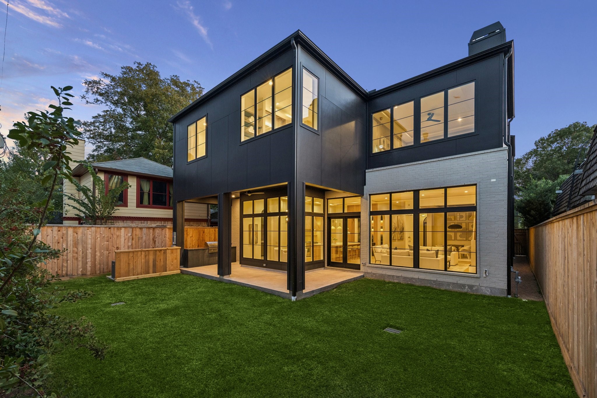 1656 Banks Street Houston, TX 77006 - Photo 30 of 31 front view of house with a yard